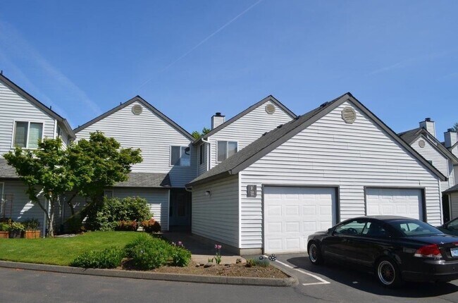 Primary Photo - Stylish Modern 3 Bed, 2.5 Bath Townhouse i...