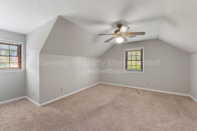 Building Photo - 255 Silver Maple Rd