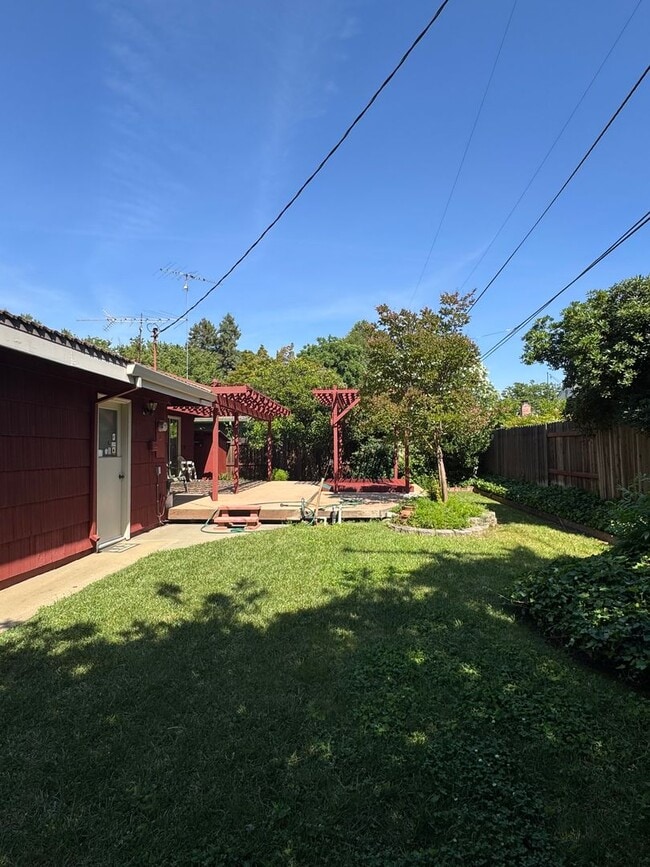 Building Photo - CENTRAL DAVIS SINGLE STORY HOME