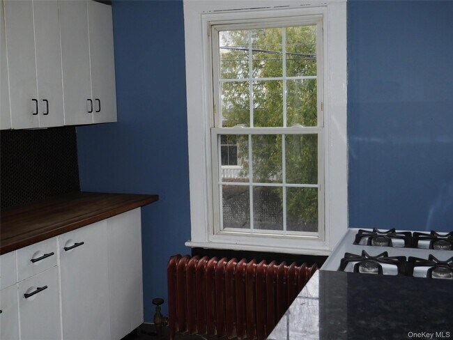 Building Photo - 19 Main St