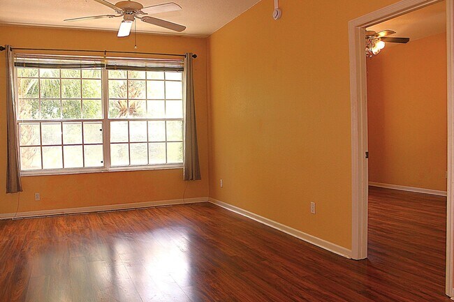 Building Photo - Lovely condo for Rent