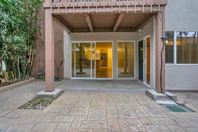 Building Photo - 2600 Torrey Pines Rd