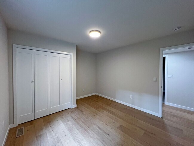 Building Photo - Freshly Remodeled 5BR Home in Prime Bellevue Enatai