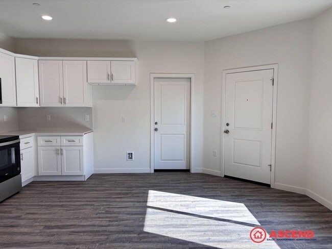 Building Photo - 6012 Curvy Hills Dr