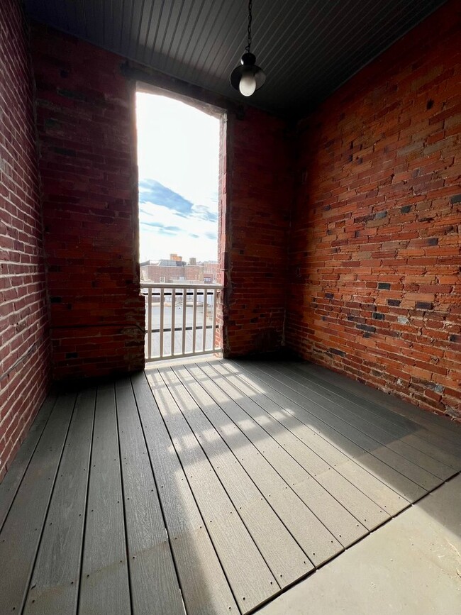 Building Photo - Luxurious 1-Bedroom Condo at Cuthbert Loft...