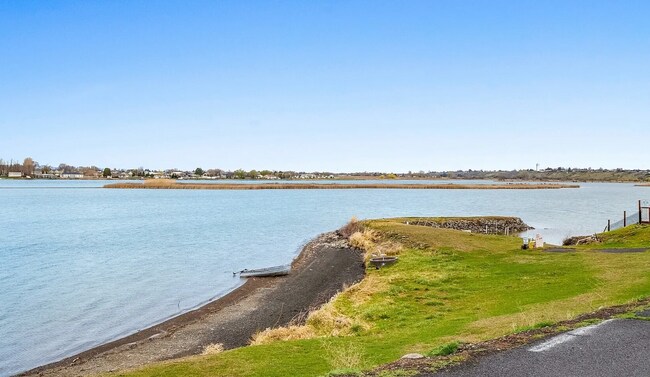 Building Photo - Waterfront Tiny Home for Rent! Fully Furni...
