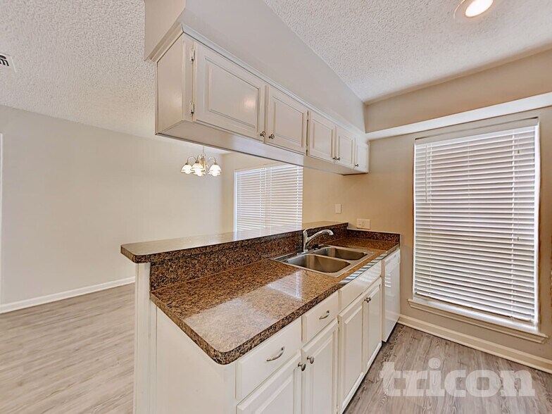 Building Photo - 5711 Calumet Dr