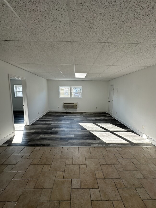 Building Photo - 113 E Middle St