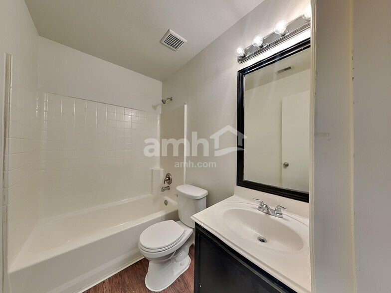 Building Photo - 19072 Hammer Ln