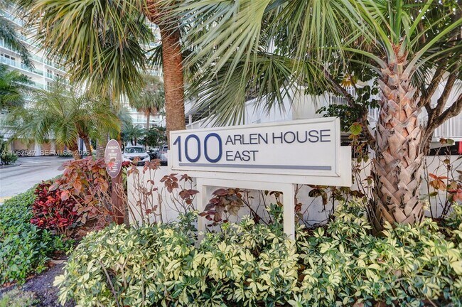 Building Photo - 100 Bayview Dr