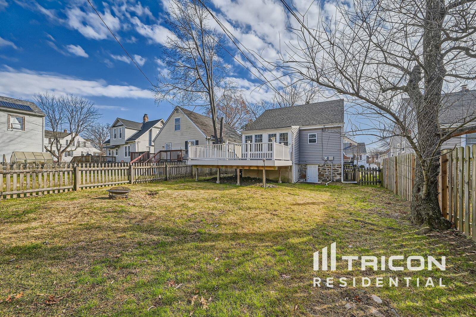 Building Photo - 7404 Park Dr
