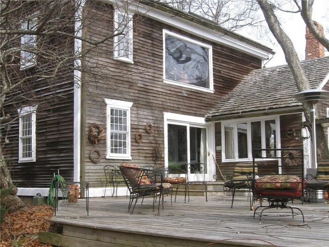 Building Photo - 245 Cove Point Rd W