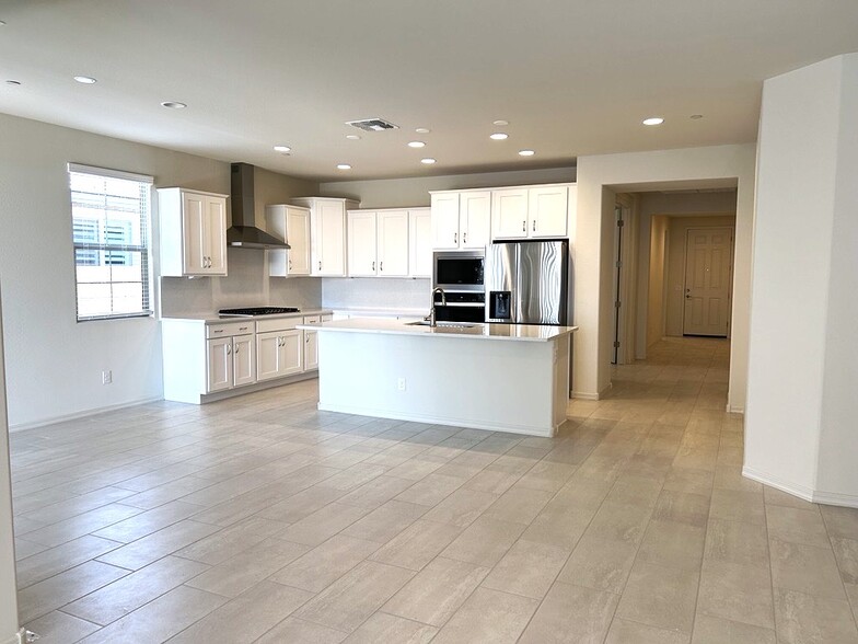 Building Photo - 13531 W Calle de Baca
