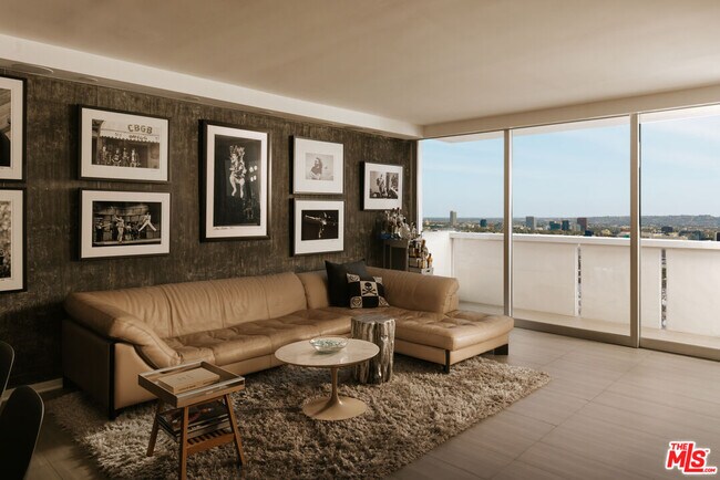 Building Photo - 8787 Shoreham Dr