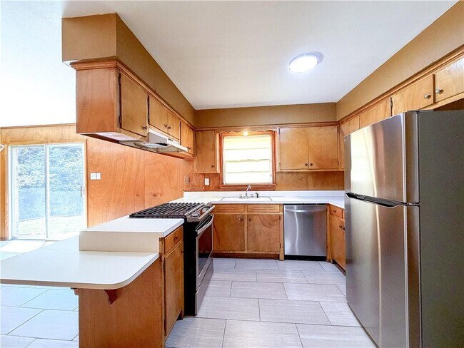 Building Photo - 1254 Lake Cir Dr W