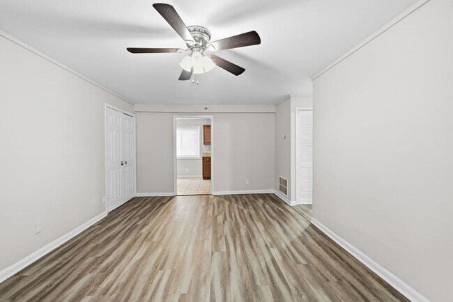 Building Photo - 1621 Line Cir