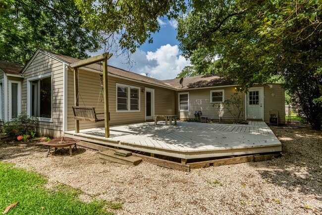 Building Photo - 1230 Timbergrove Ln