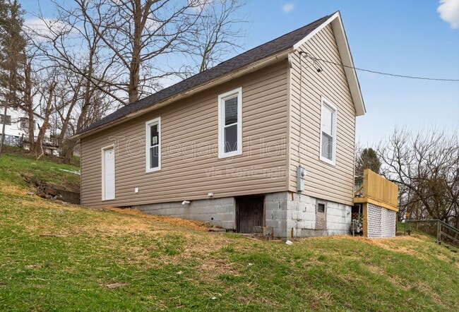 Building Photo - 281 View Ave