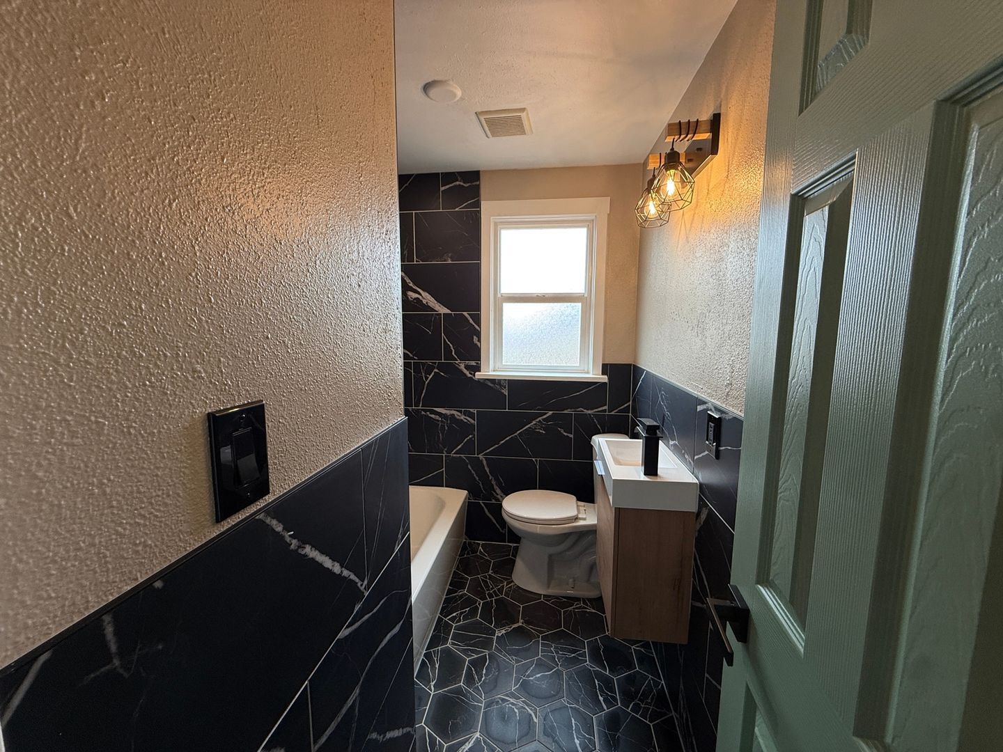 Building Photo - 39 Sunflower Rd