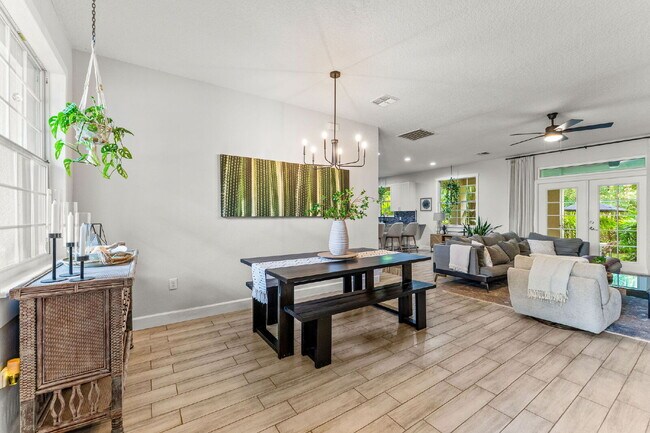 Building Photo - Charming 3-Bed with 2 Baths Oasis in St. C...