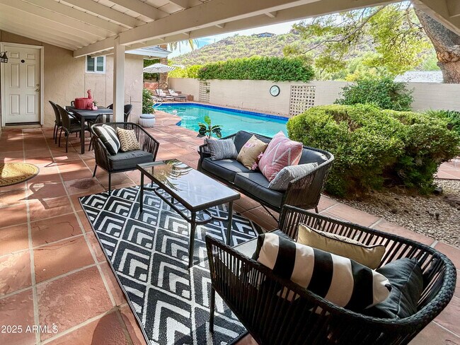 Building Photo - 14425 N Coral Gables Dr