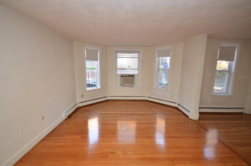 Building Photo - 320 Tappan St