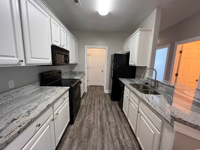 Building Photo - 2057 Silvercrest Dr