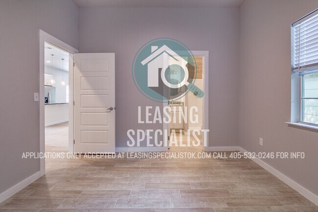 Building Photo - AMAZING NORMAN HOME AVAILABLE TO PRE-LEASE...
