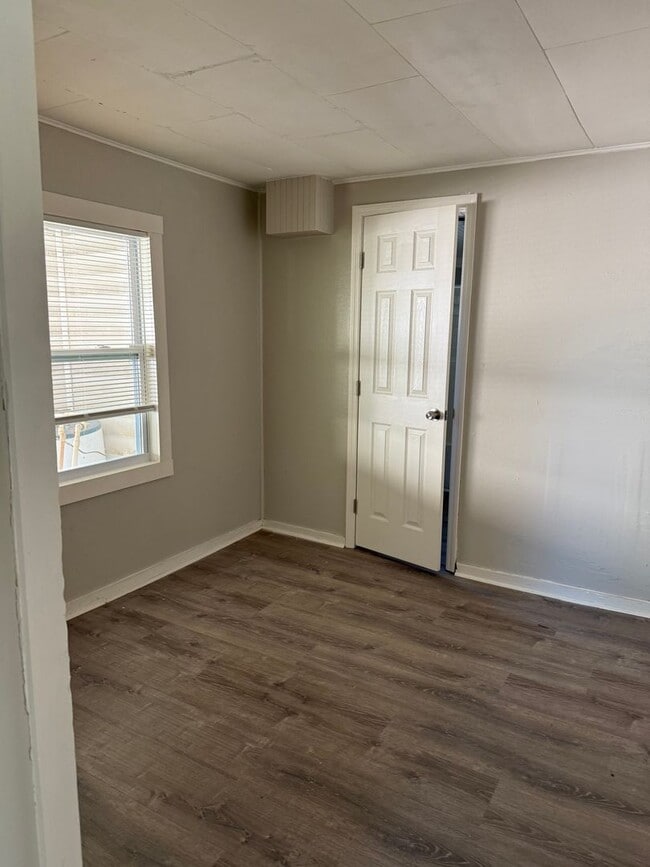 Building Photo - 2 bed 1 bath