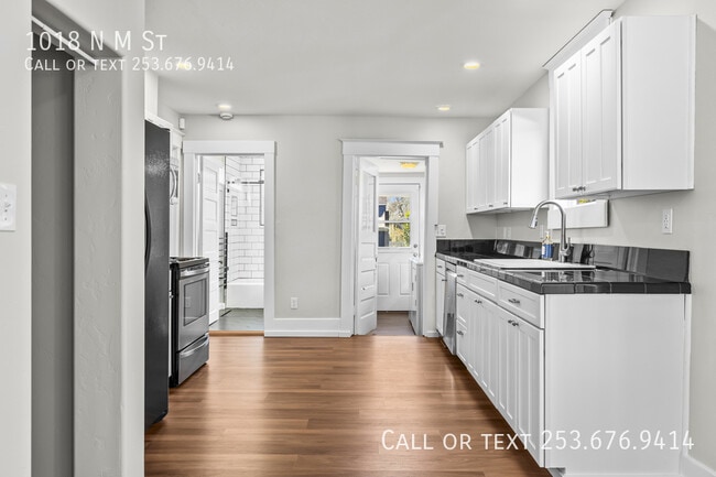 Building Photo - 1018 N M St