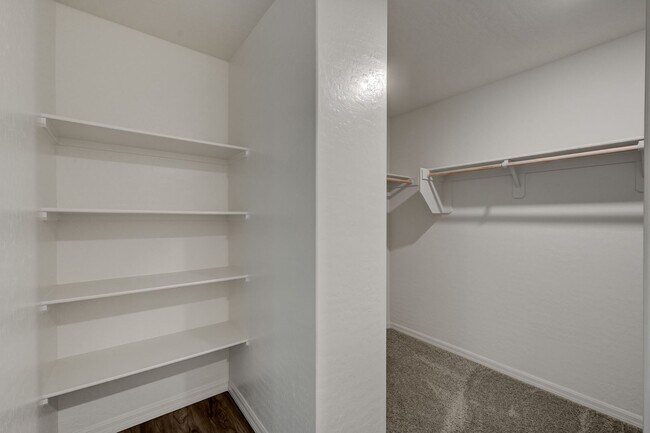 Building Photo - Upgraded 5 bedroom home in Cul-De-Sac!!