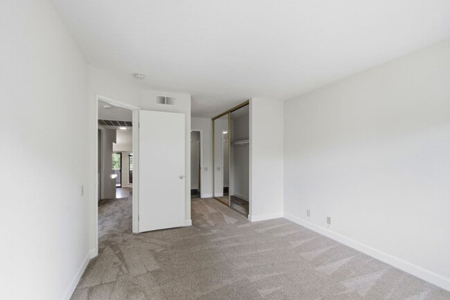 Building Photo - Sunnyvale Condo for Rent!