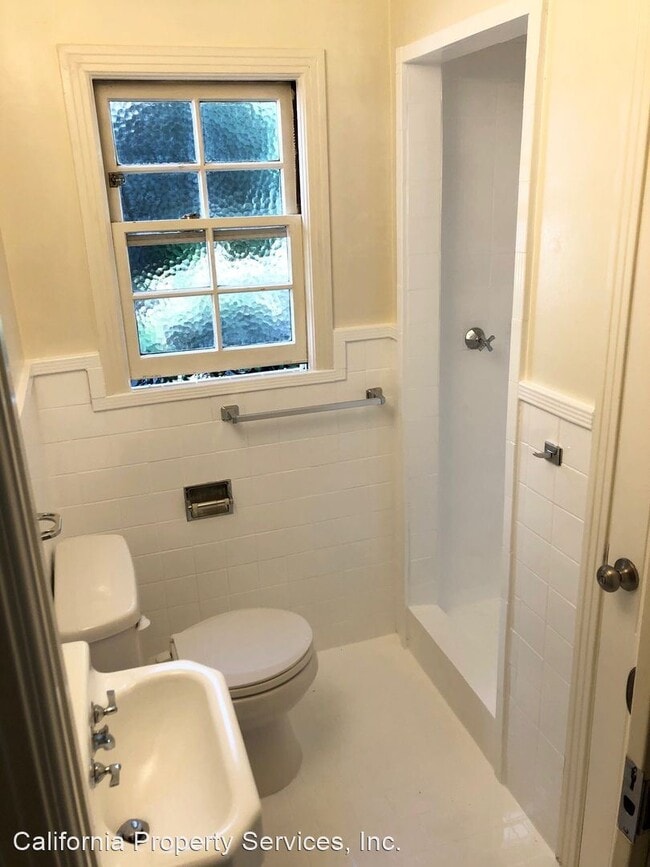 Building Photo - 1441-1445 Bellevue Ave