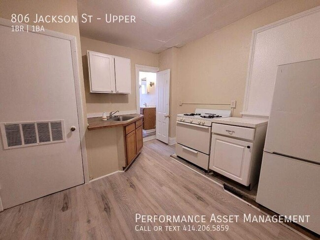 Building Photo - Cozy 1BR upper with balcony in Racine