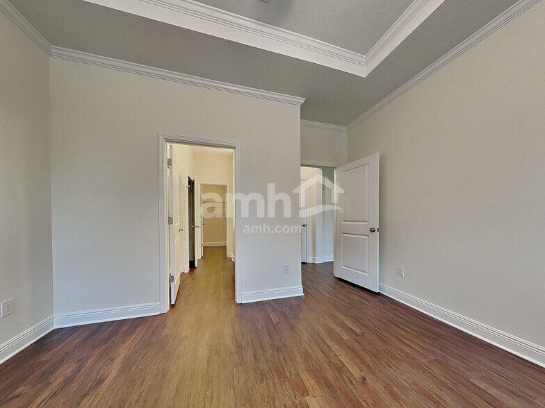 Building Photo - 27695 St Andrews Ave