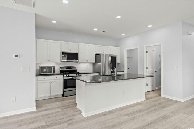 Building Photo - 336 Hidden Cove Dr