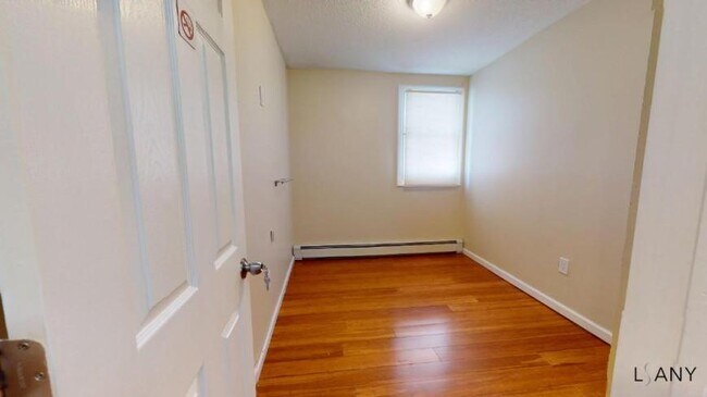 Building Photo - 3 bedroom in BRONX NY 10457