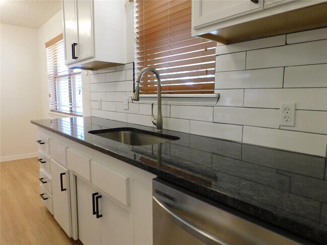 Building Photo - 728 SW 1st St