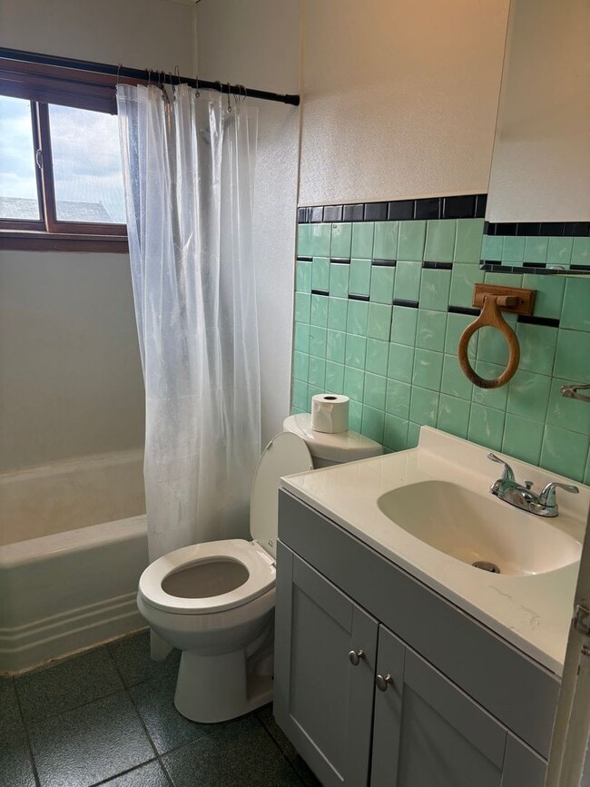 Building Photo - 712 E Reynolds St