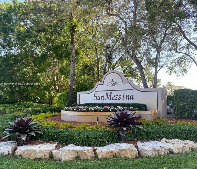 Building Photo - 2074 Madeira Dr