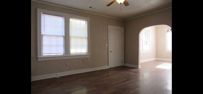 Building Photo - 3415 Northview Dr