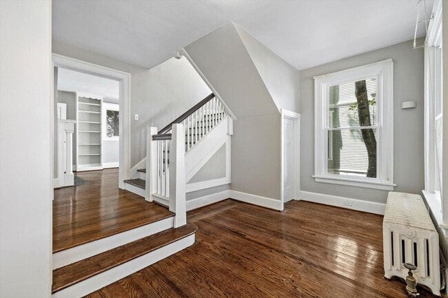 Building Photo - Updated 4 Bedroom Victorian on College Ave