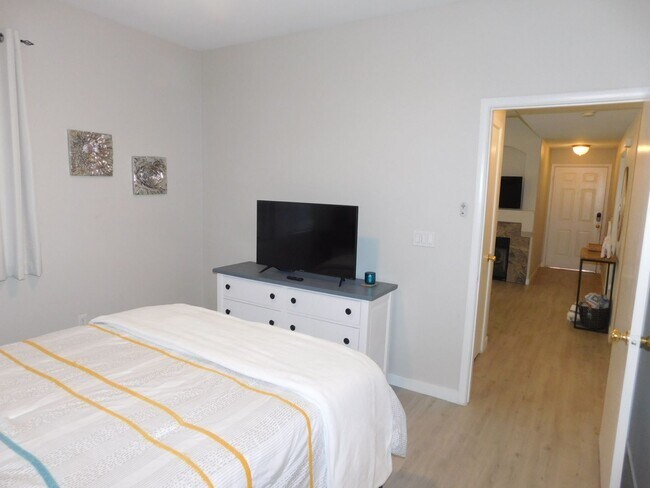 Building Photo - GORGEOUS FULLY FURNISHED 2 BEDROOM UNIT*GA...