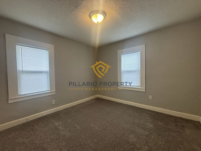Building Photo - Renovated 3 Bedroom 2 Bathroom in Brookside Park available now!