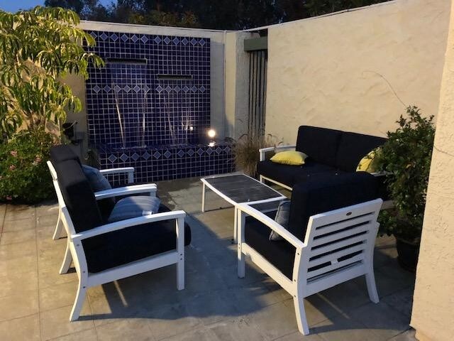 Community Seating Area - 2763 Caminito San Marino