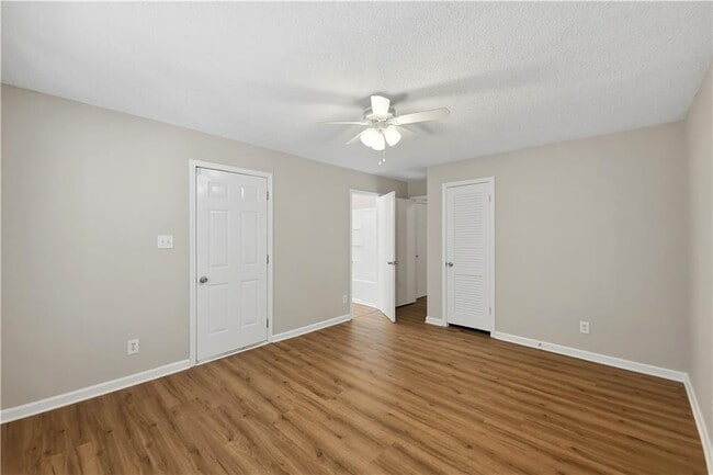 Building Photo - 5949 James Rd