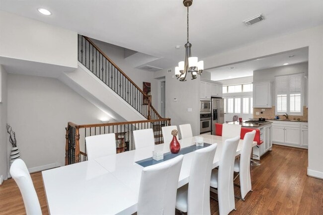 Building Photo - 592 Bomar St
