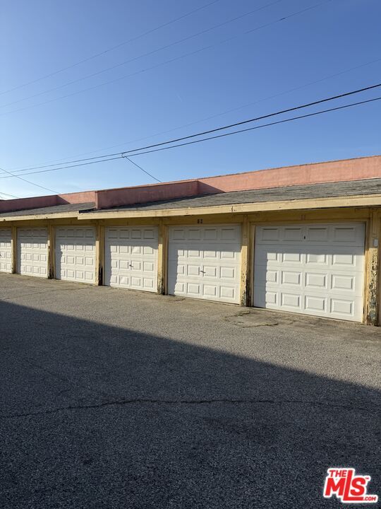 Building Photo - 3311 1/2 W 78th St