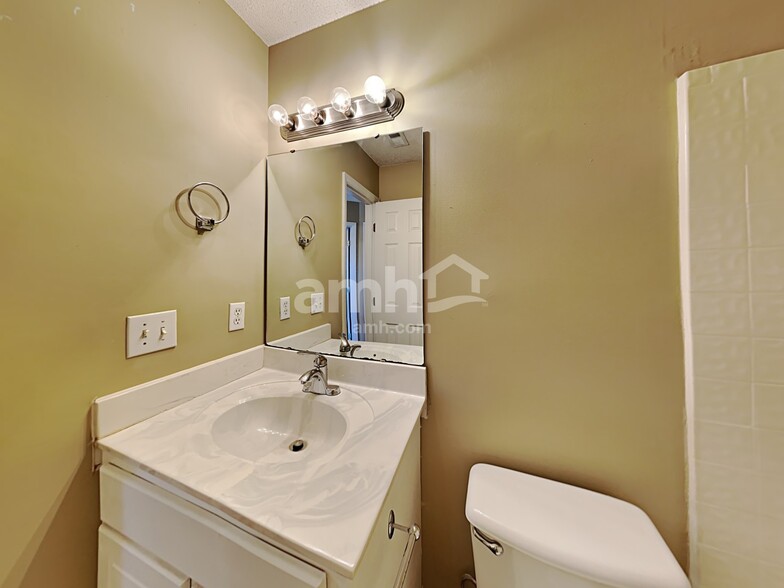 Building Photo - 4001 Mantua Way
