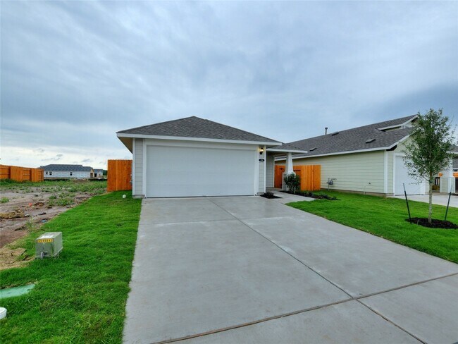 Building Photo - 214 Trailside Ln